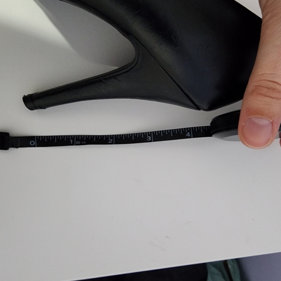 Pair of black heels - Picture 4 of 9